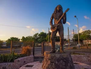 Bob marley statue